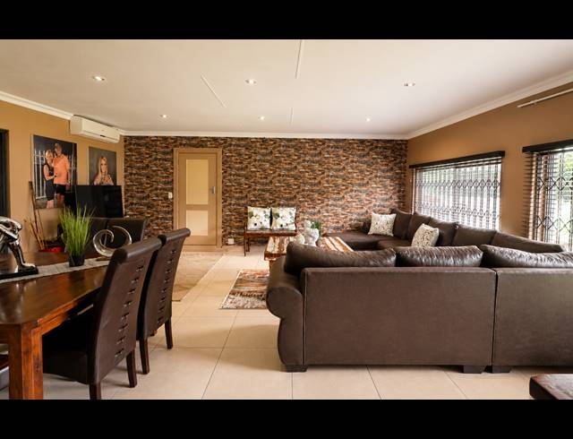 7 BEDROOM HOUSE FOR SALE IN THREE RIVERS